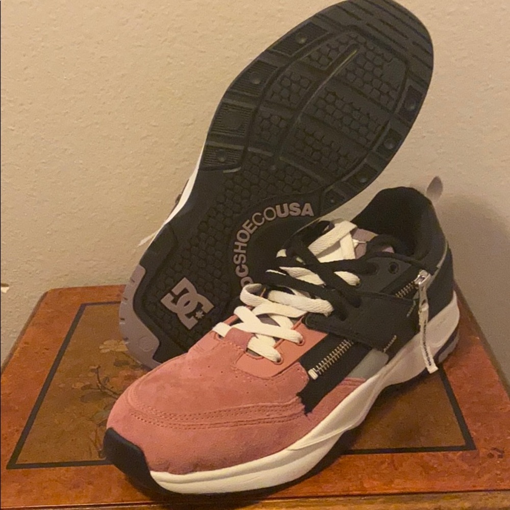 DC E. Tribeka zip Adys700208 Streetwear Skate Shoe